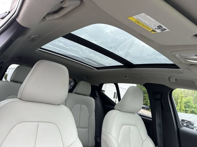 Certified 2024 Volvo XC40 B5 Plus w/ Climate Package AWD/4WD image 19