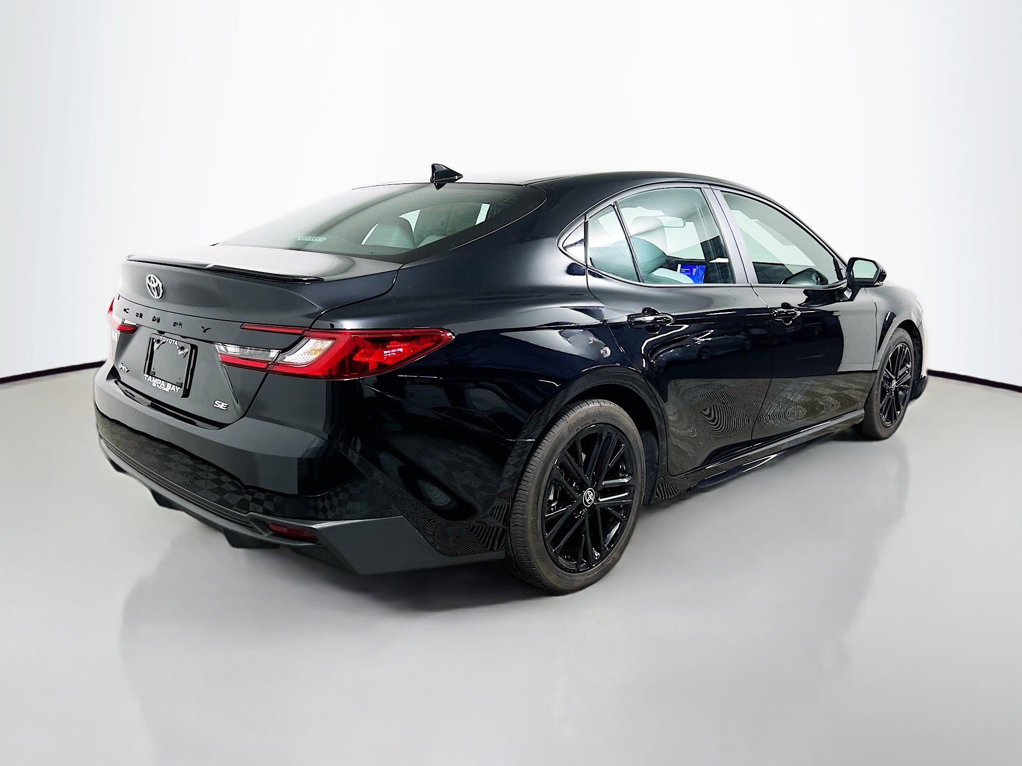 Used 2025 Toyota Camry SE FWD image 4