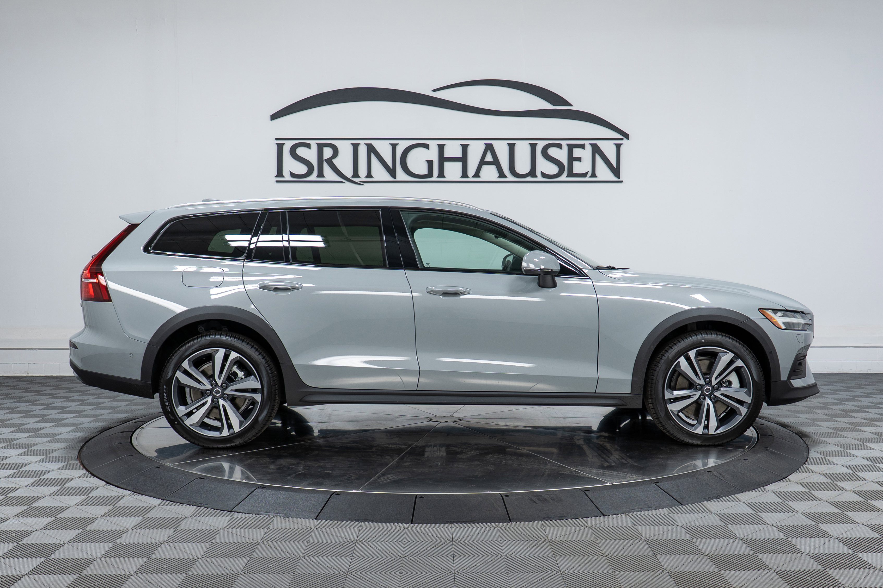 New 2026 Volvo V60 B5 Cross Country Plus w/ Climate Package image 4