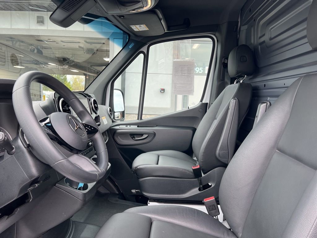 Used 2025 Mercedes-Benz Sprinter 2500 image 12
