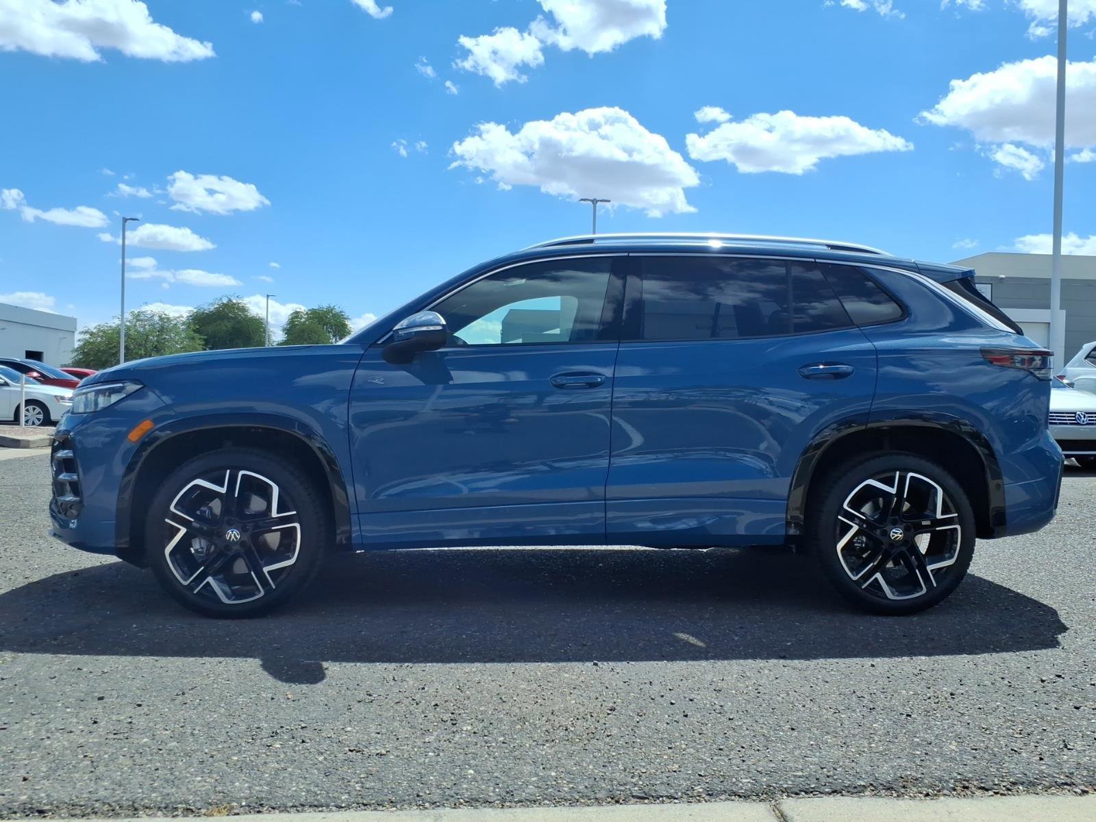 New 2026 Volkswagen Tiguan SEL R-Line image 3