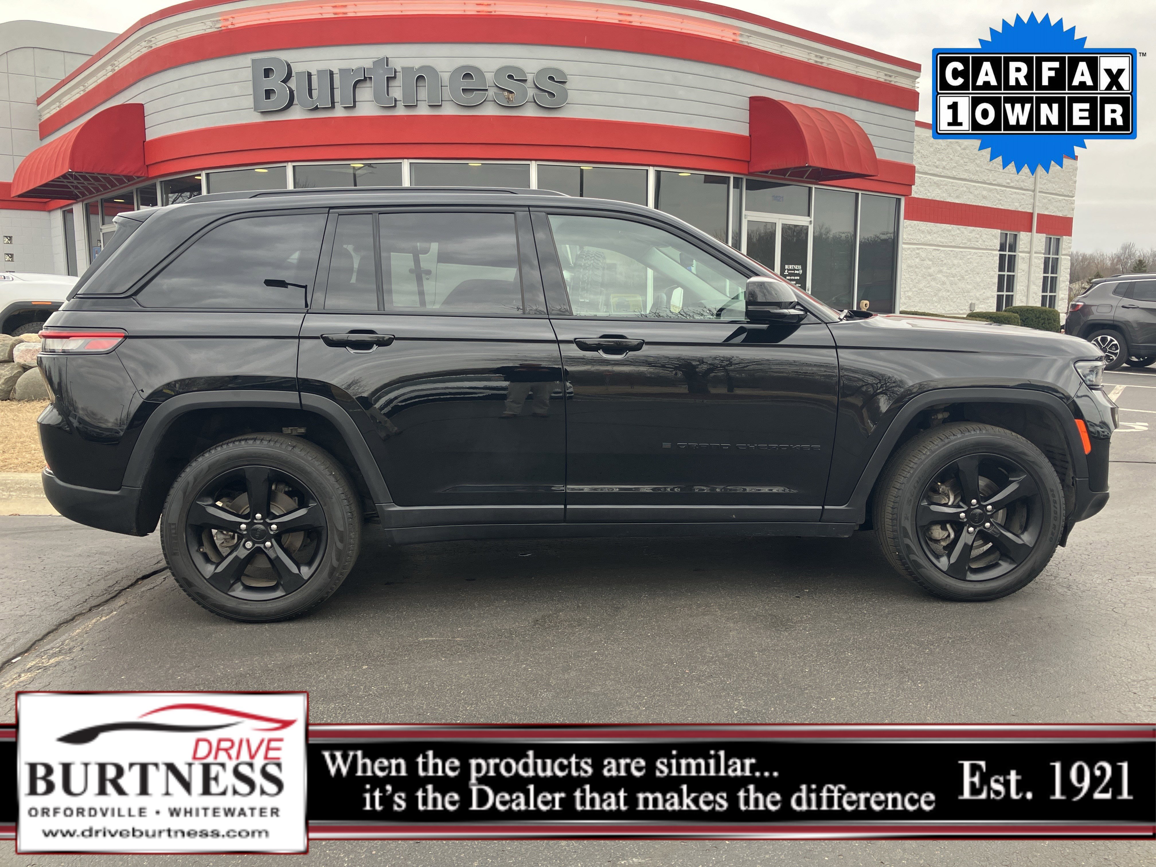 Used 2023 Jeep Grand Cherokee Limited w/ Black Appearance Package image 23
