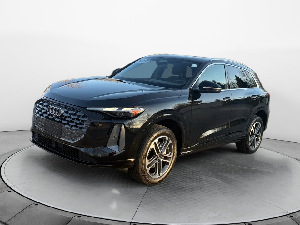 Certified 2025 Audi Q5 Premium w/ Convenience Package image 3