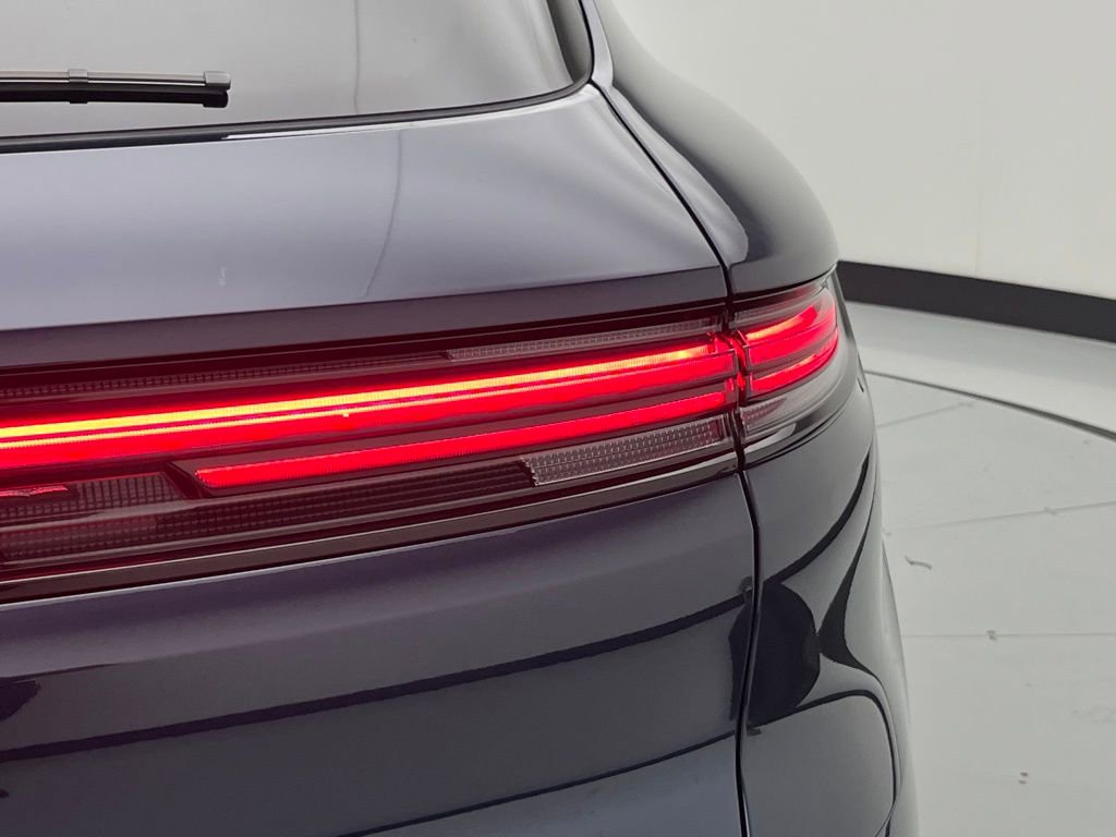 Used 2025 Porsche Cayenne image 40