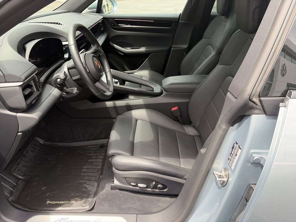 Used 2025 Porsche Macan 4 Electric AWD/4WD image 9