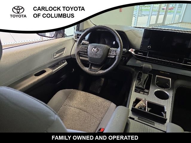 Used 2025 Toyota Sienna LE FWD image 18