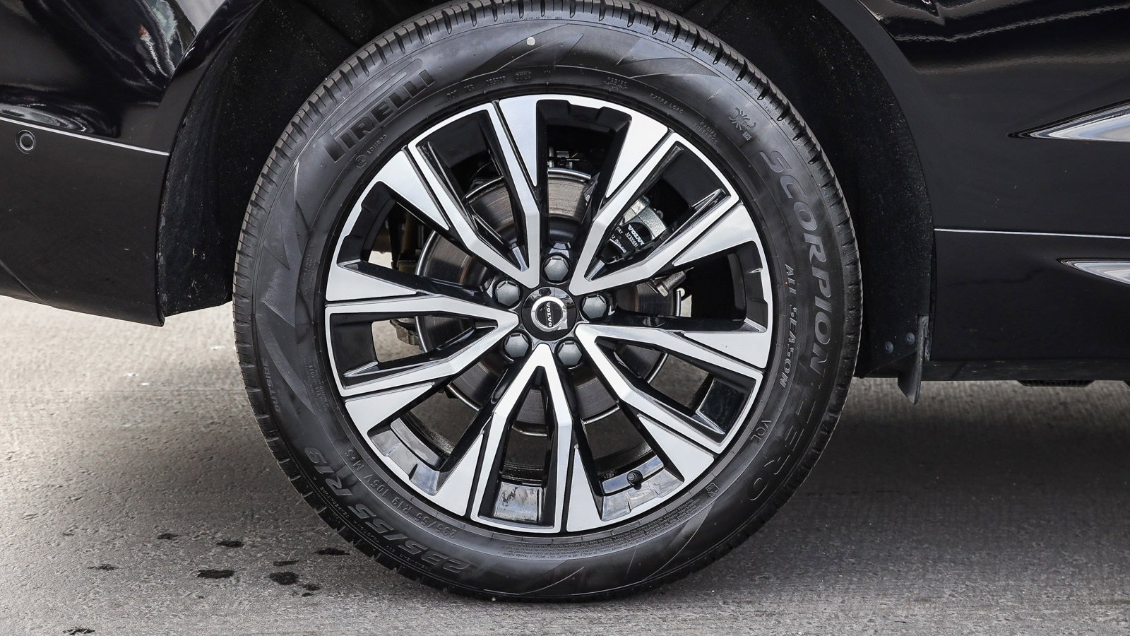 Used 2025 Volvo XC60 B5 Plus image 7