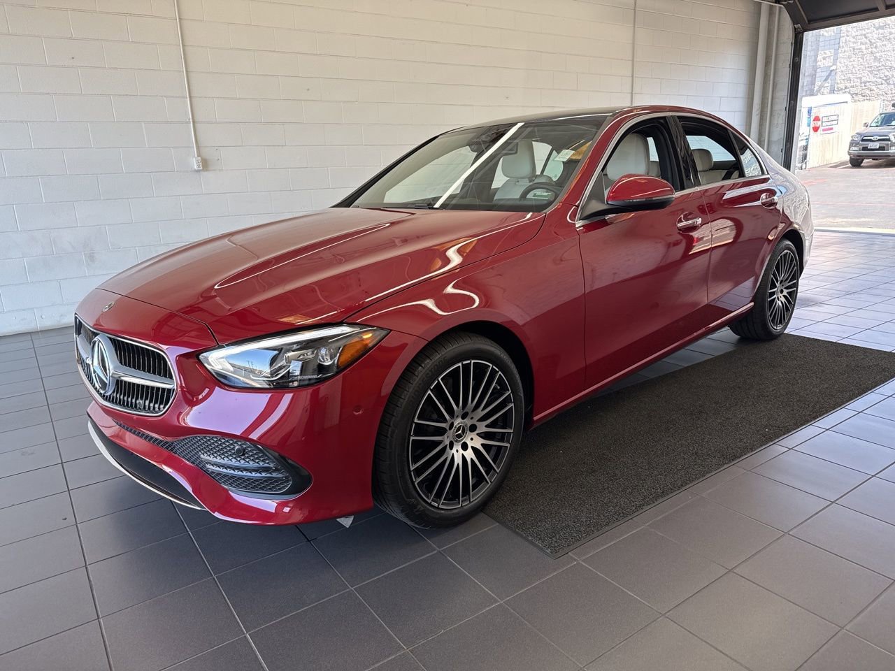 Used 2025 Mercedes-Benz C 300 Sedan image 4