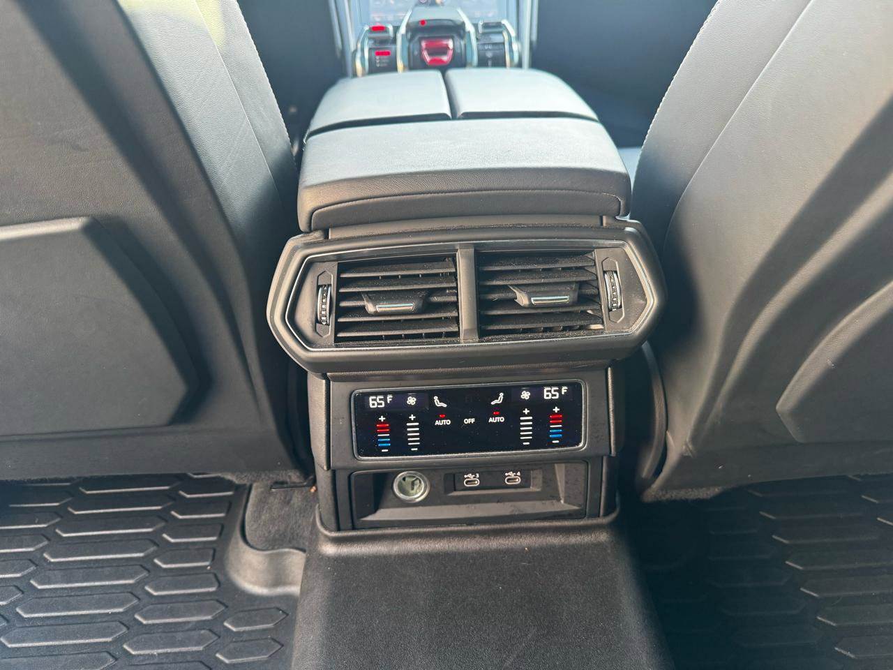 Used 2022 Lamborghini Urus image 35