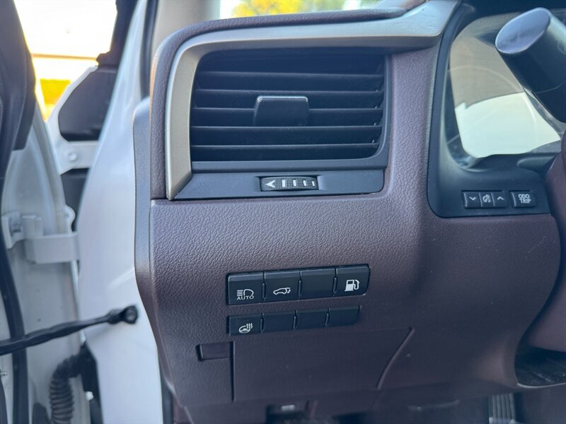 Used 2018 Lexus RX 450h AWD w/ Premium Package image 24