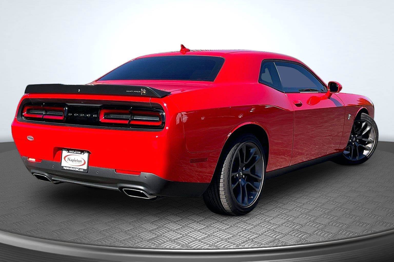 Used 2022 Dodge Challenger R/T Scat Pack w/ Driver Convenience Group RWD image 3