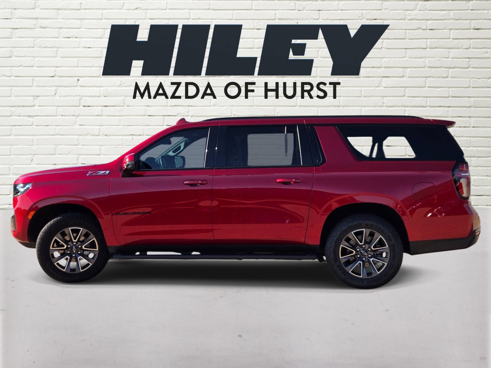 Used 2024 Chevrolet Suburban Z71 w/ Luxury Package AWD/4WD image 3