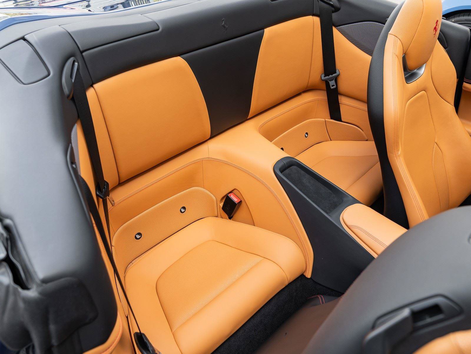 Used 2019 Ferrari Portofino RWD image 17