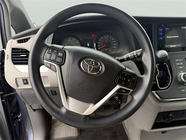 Used 2015 Toyota Sienna LE image 11