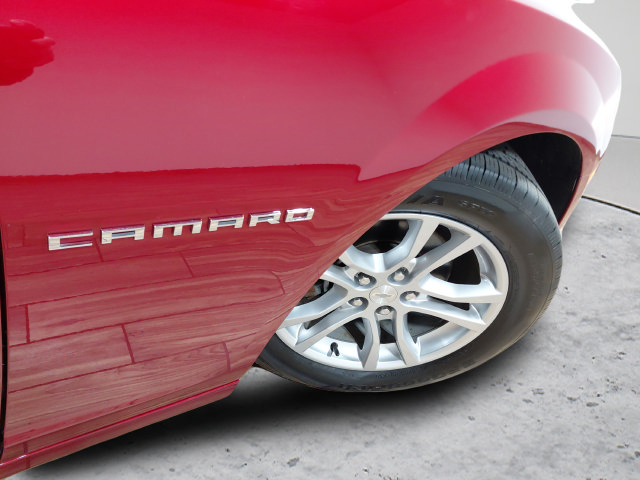 Used 2015 Chevrolet Camaro LT RWD image 11