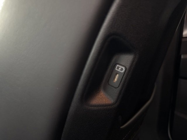 Used 2025 Kia Sorento S image 29