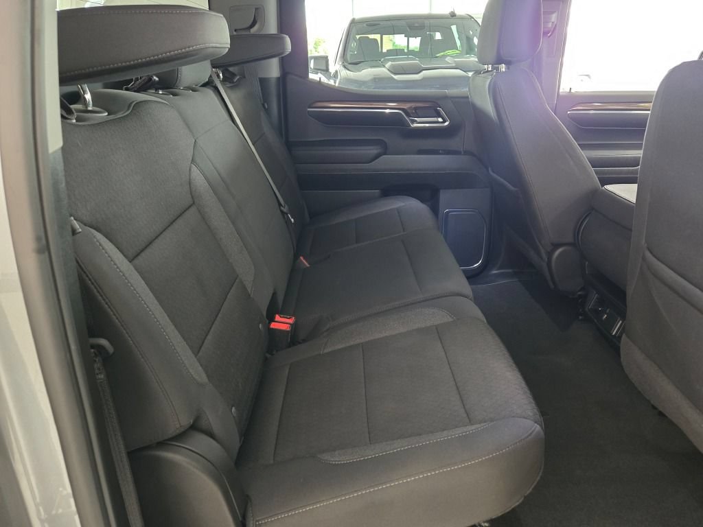 Used 2024 Chevrolet Silverado 1500 LT AWD/4WD image 9