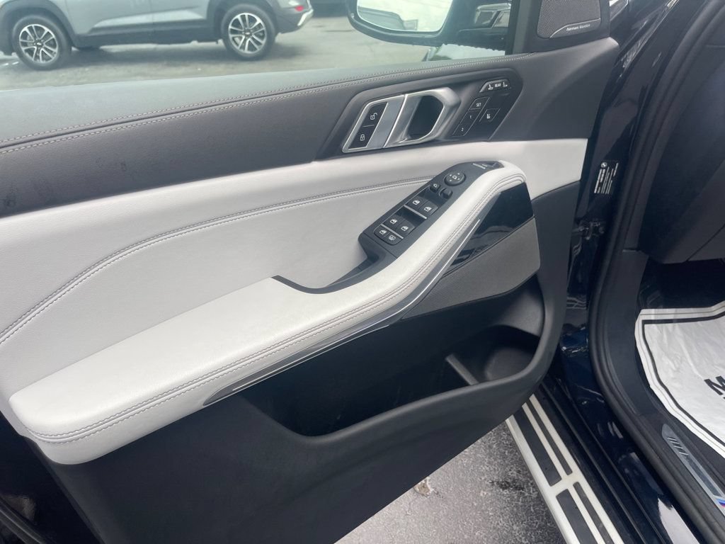 Used 2026 BMW X7 xDrive40i AWD/4WD image 11