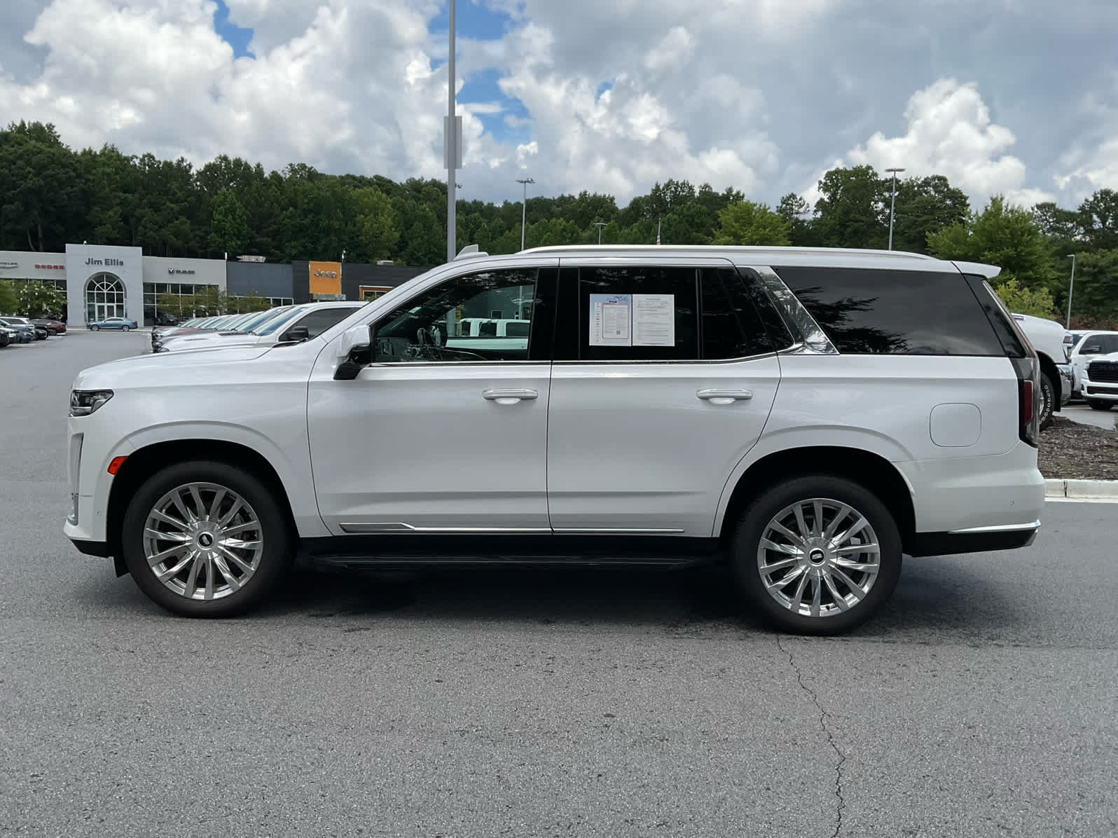 Used 2023 Cadillac Escalade Premium Luxury w/ Performance Package AWD/4WD image 2