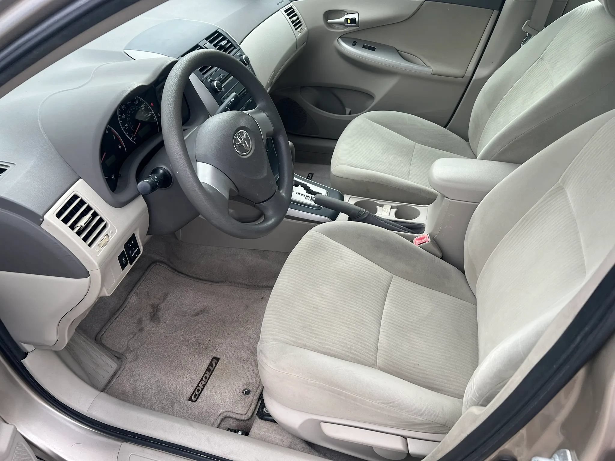 Used 2010 Toyota Corolla LE FWD image 6