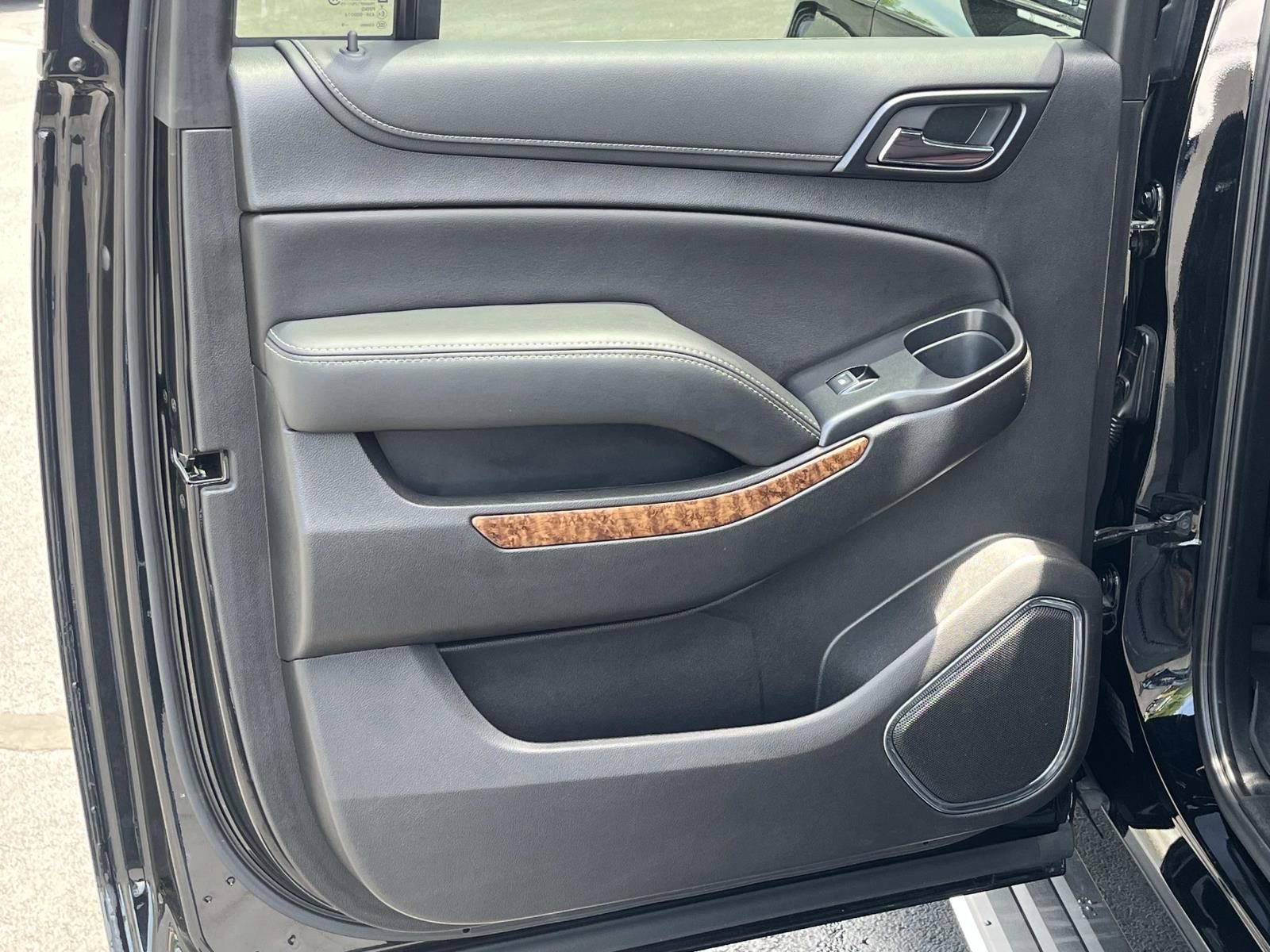 Used 2020 Chevrolet Suburban Premier w/ Premier Plus Edition AWD/4WD image 19