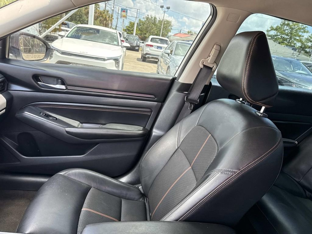 Used 2022 Nissan Altima 2.5 SR FWD image 17