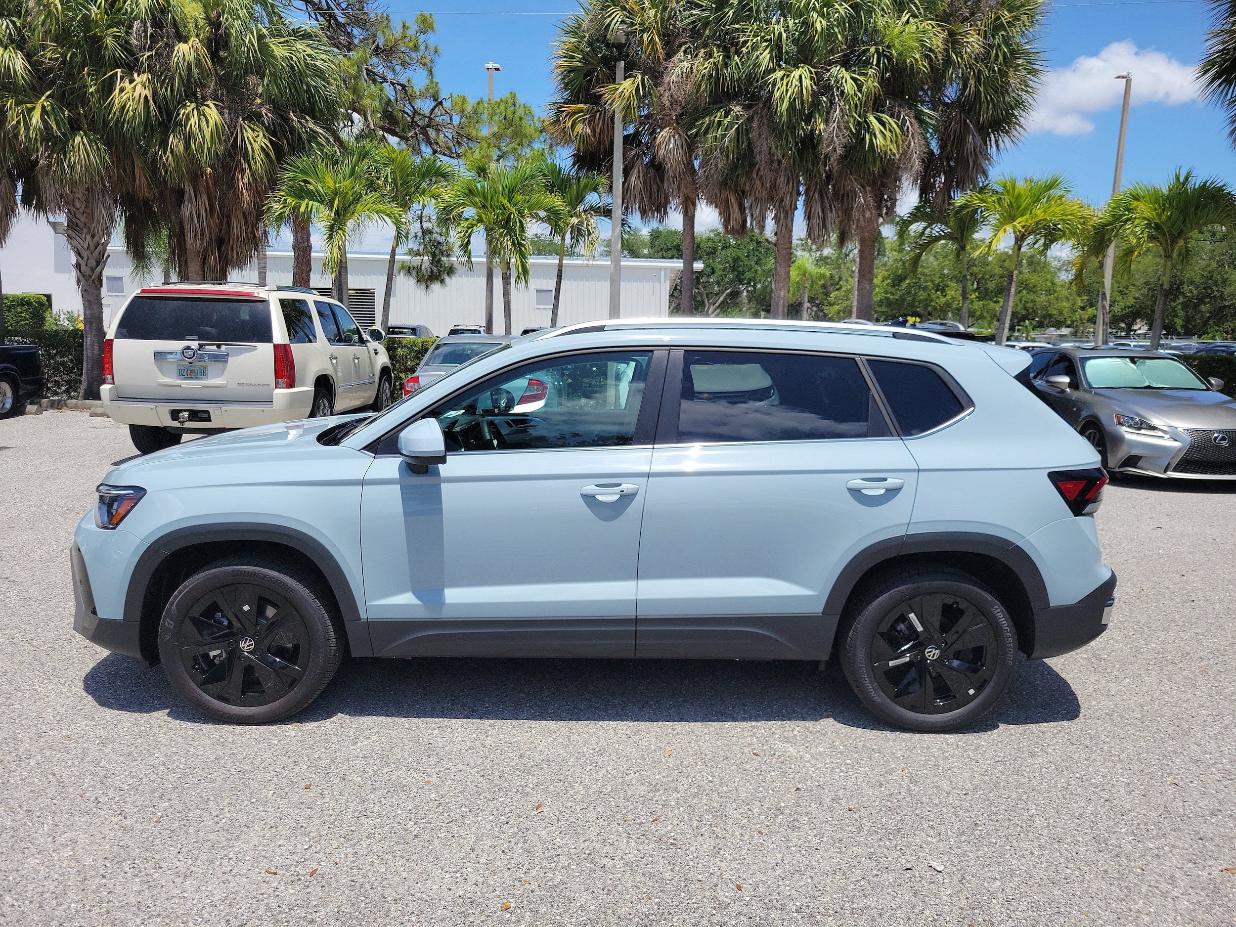 New 2026 Volkswagen Taos SE FWD image 7