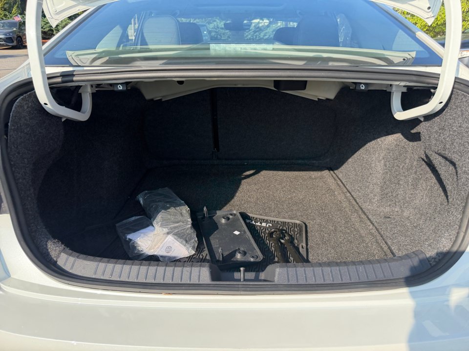Certified 2022 Volkswagen Jetta SE FWD image 15