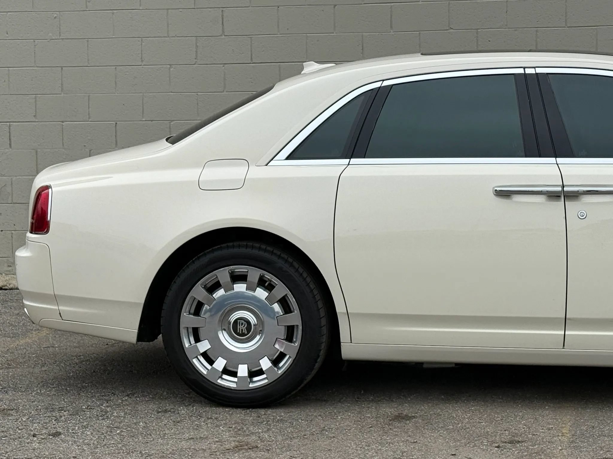Used 2013 Rolls-Royce Ghost RWD image 15