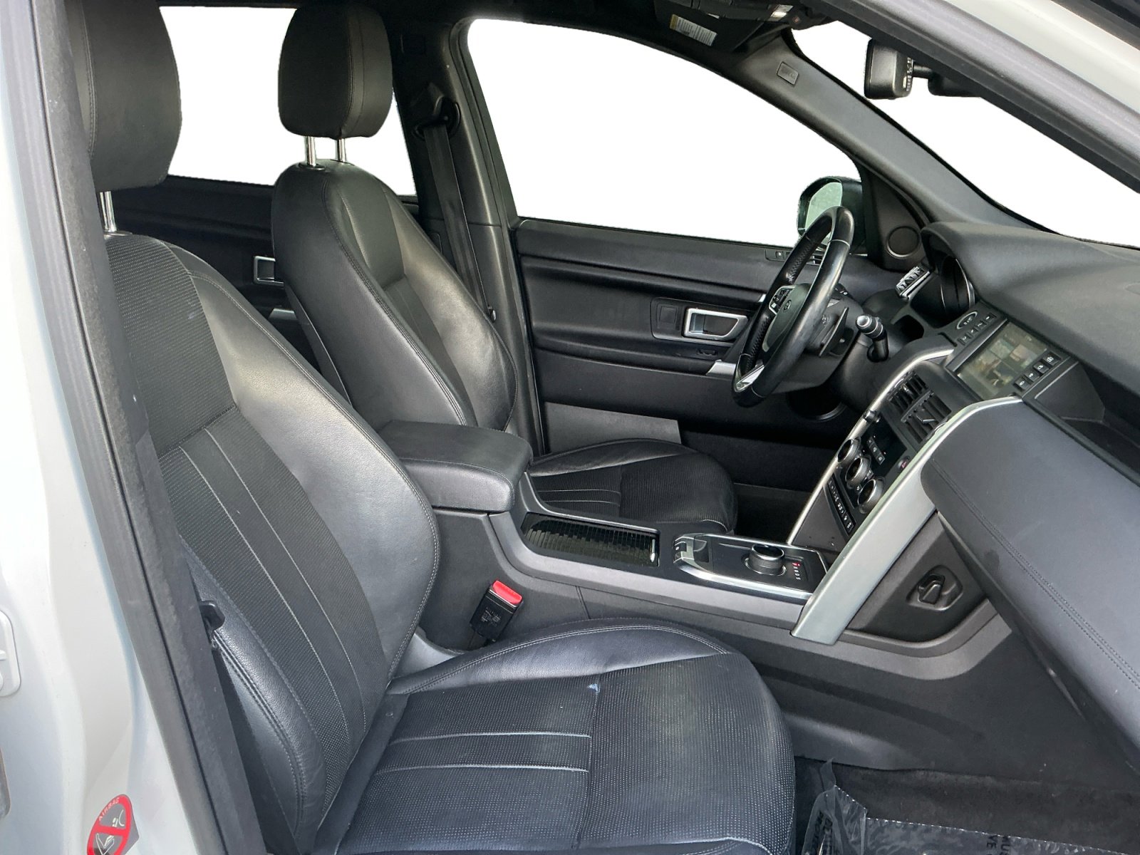 Used 2018 Land Rover Discovery Sport SE image 15