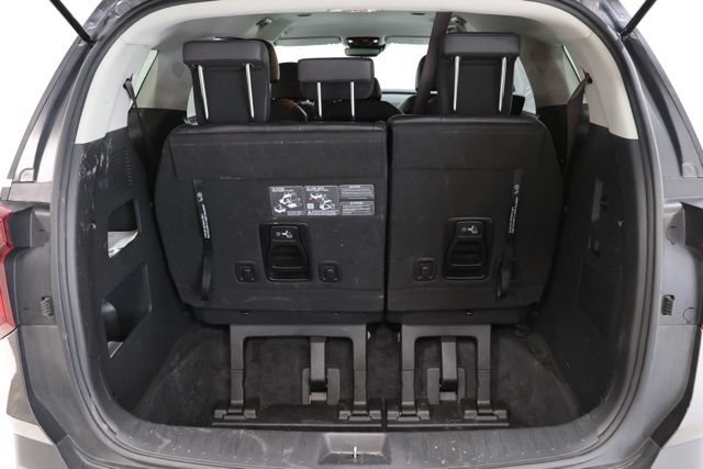 Used 2025 Kia Carnival FWD image 34
