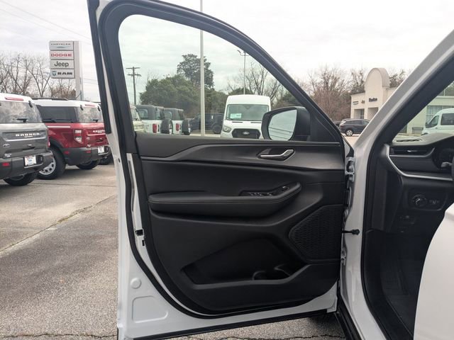 New 2026 Jeep Grand Cherokee L Laredo w/ Trailer Tow Package image 11