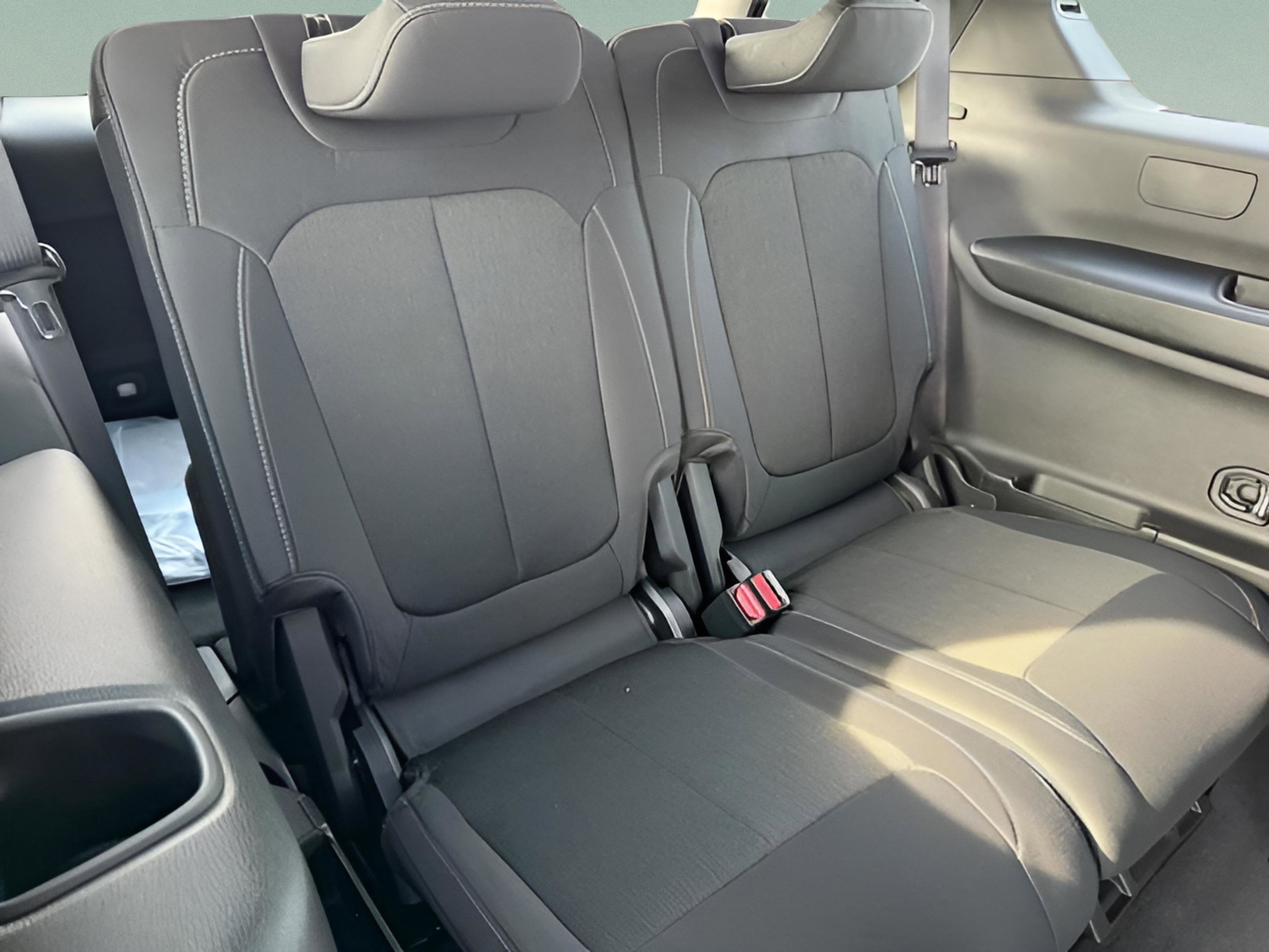 New 2025 Jeep Grand Cherokee L Laredo image 10