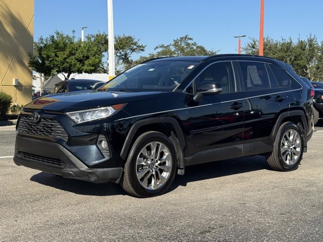 Used 2020 Toyota RAV4 XLE Premium image 2