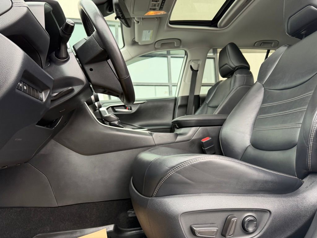 Used 2020 Toyota RAV4 Limited image 10