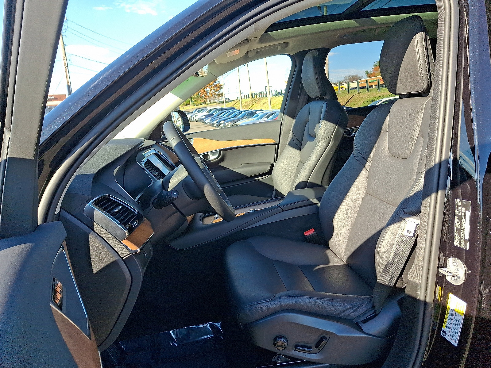 Used 2024 Volvo XC90 B6 Plus w/ Protection Package Premier image 13