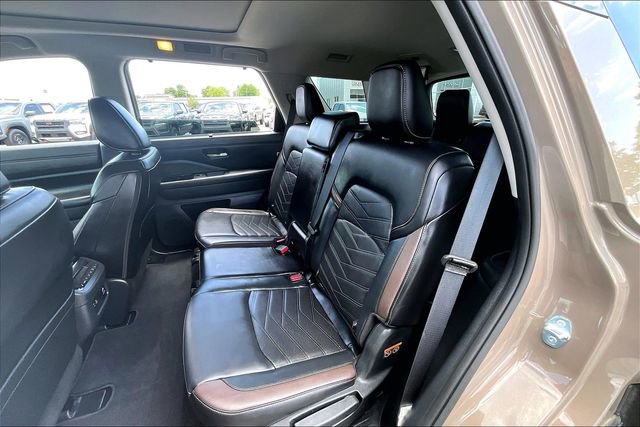 Certified 2025 Nissan Pathfinder Platinum w/ Cargo Package FWD image 19