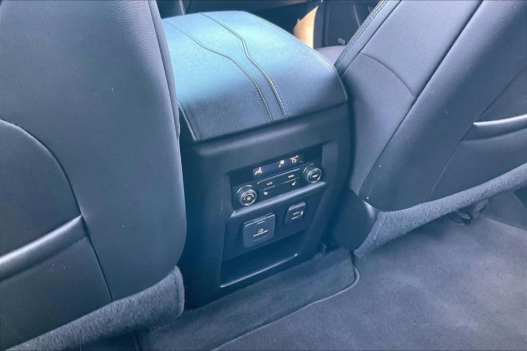 Used 2023 Chevrolet Traverse High Country image 34