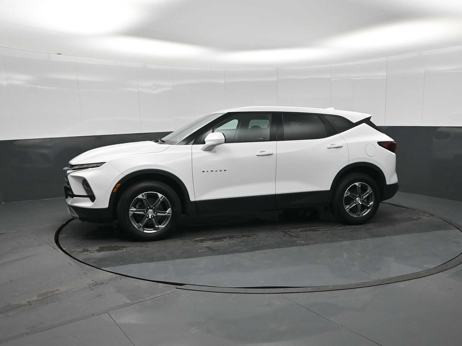 Used 2023 Chevrolet Blazer LT AWD/4WD image 4