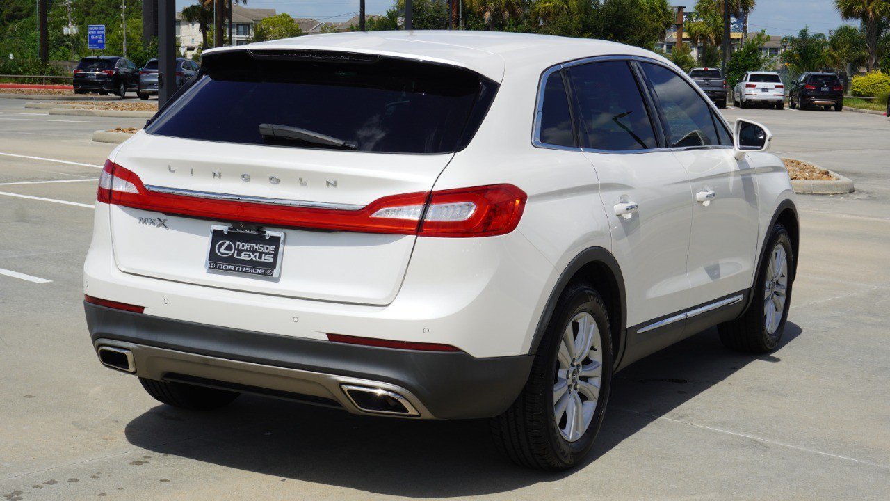 Used 2016 Lincoln MKX Premiere w/ Cargo Accessories Package FWD image 6