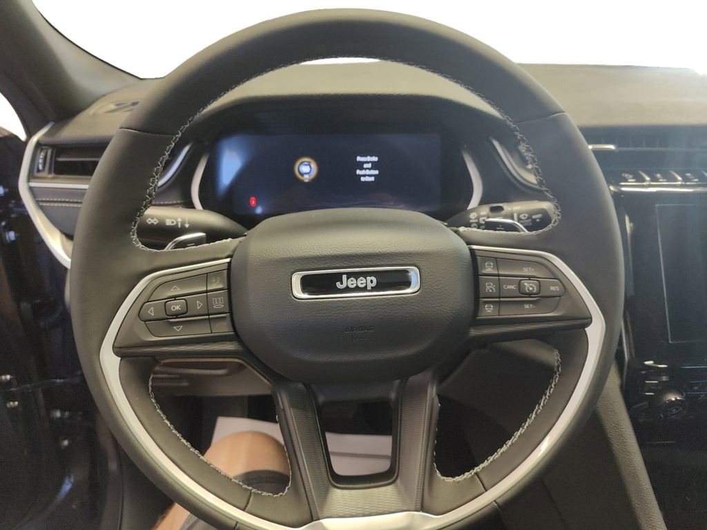 New 2025 Jeep Grand Cherokee Laredo w/ Luxury Tech Group I image 14