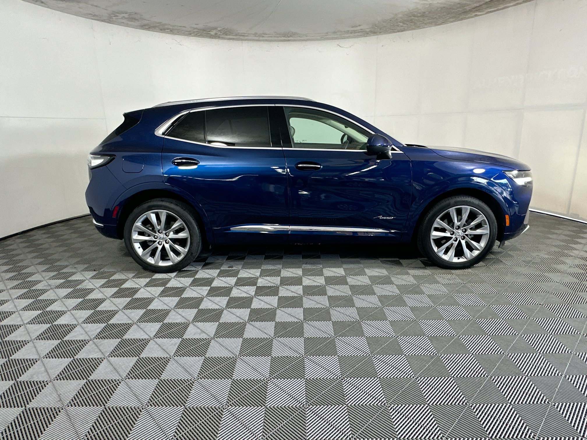 Used 2023 Buick Envision Avenir FWD image 2