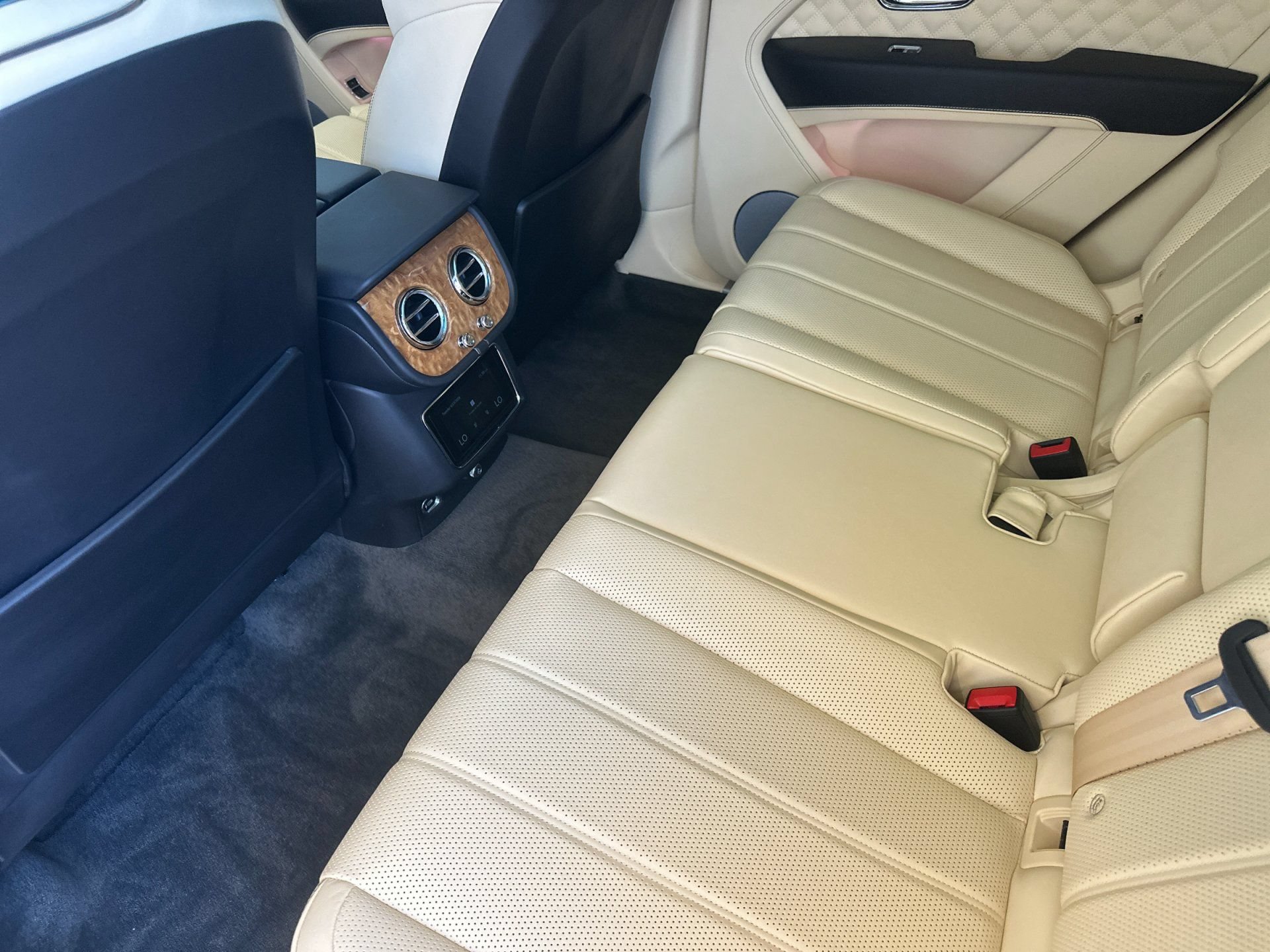 Certified 2023 Bentley Bentayga AWD/4WD image 10
