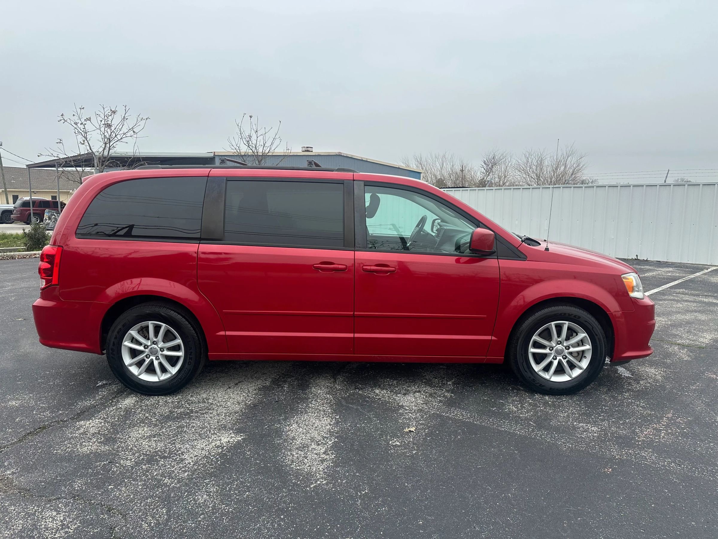 Used 2014 Dodge Grand Caravan SXT w/ Rear Park Assist Package image 4