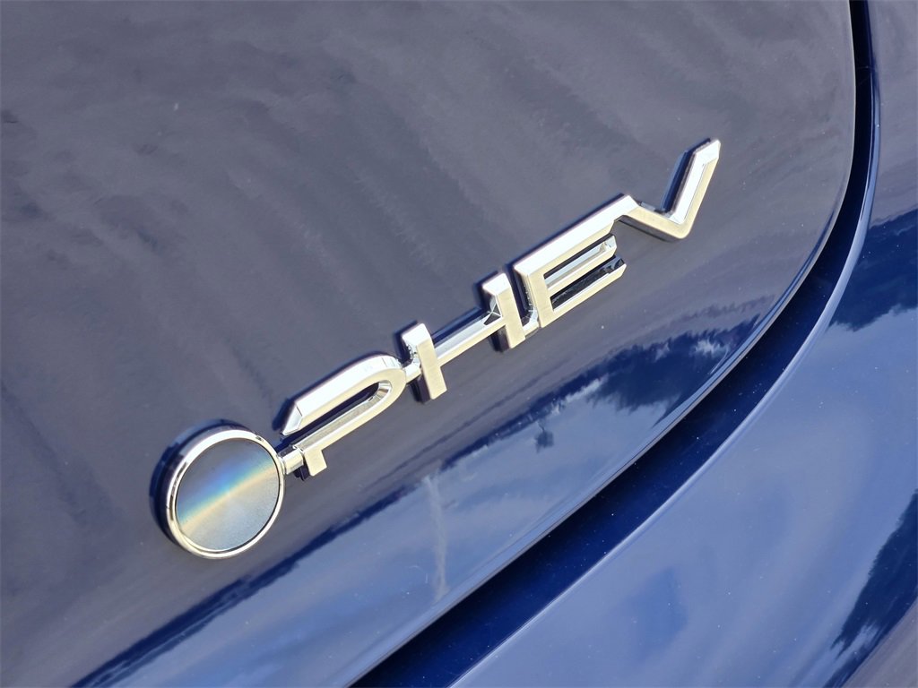 New 2025 Toyota Prius Plug-In Hybrid image 8