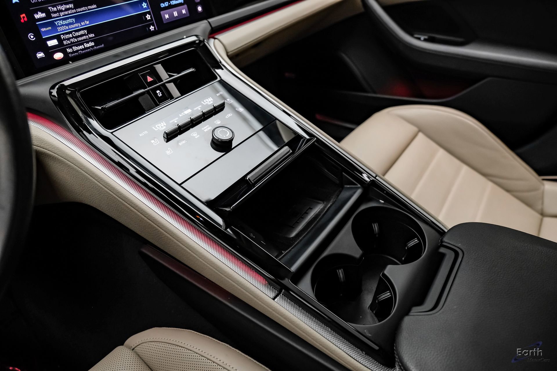 Used 2025 Porsche Panamera w/ Premium Package image 53