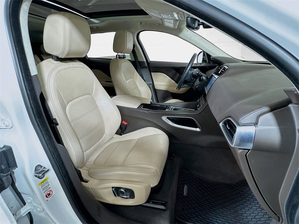 Used 2019 Jaguar F-PACE Prestige image 28