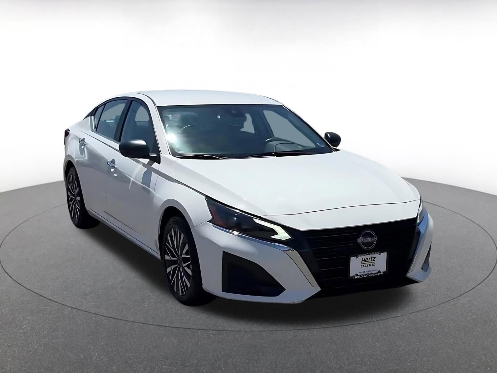 Used 2025 Nissan Altima 2.5 SV FWD image 3