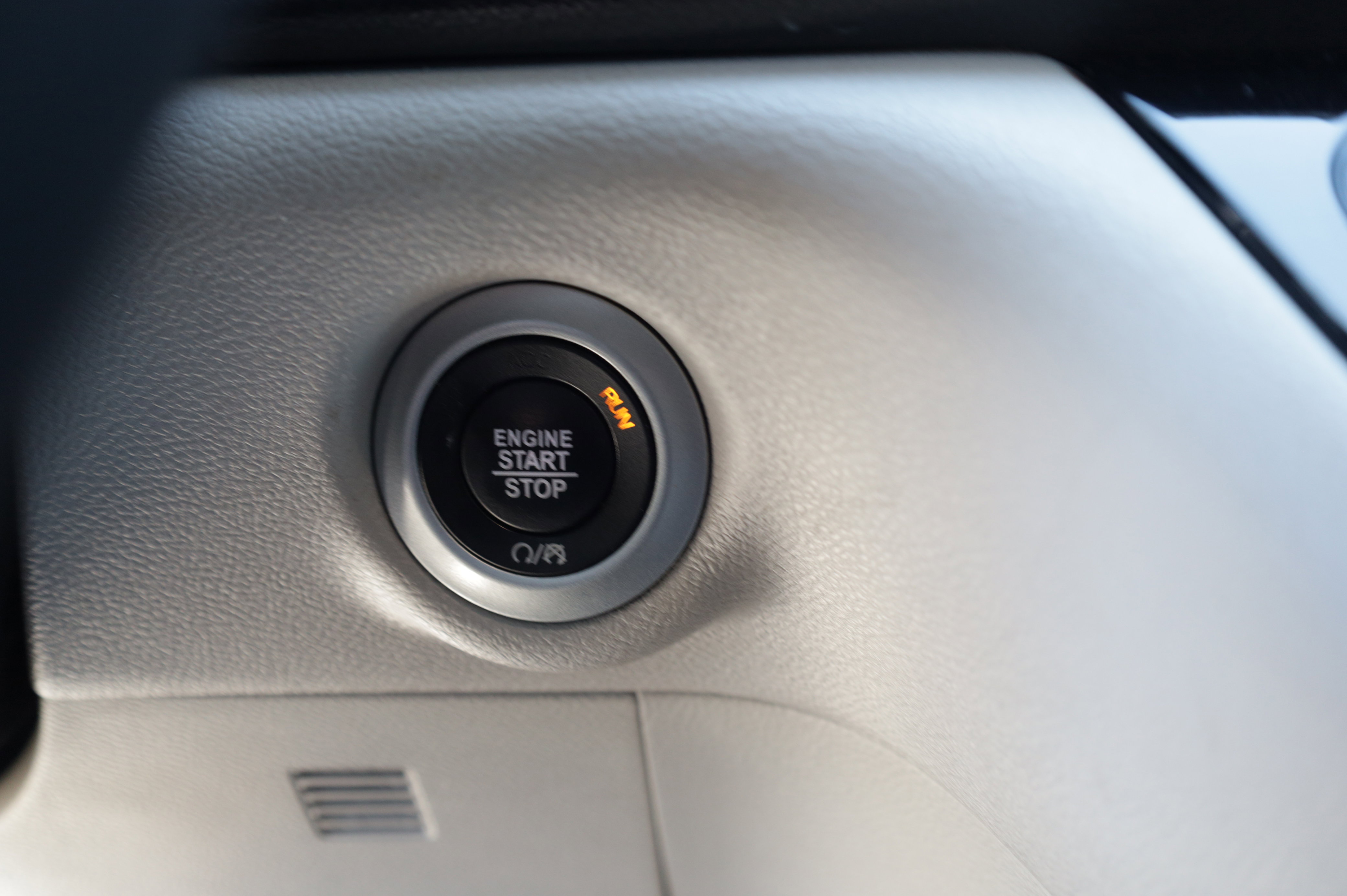 Used 2024 Chrysler Pacifica Touring-L image 7