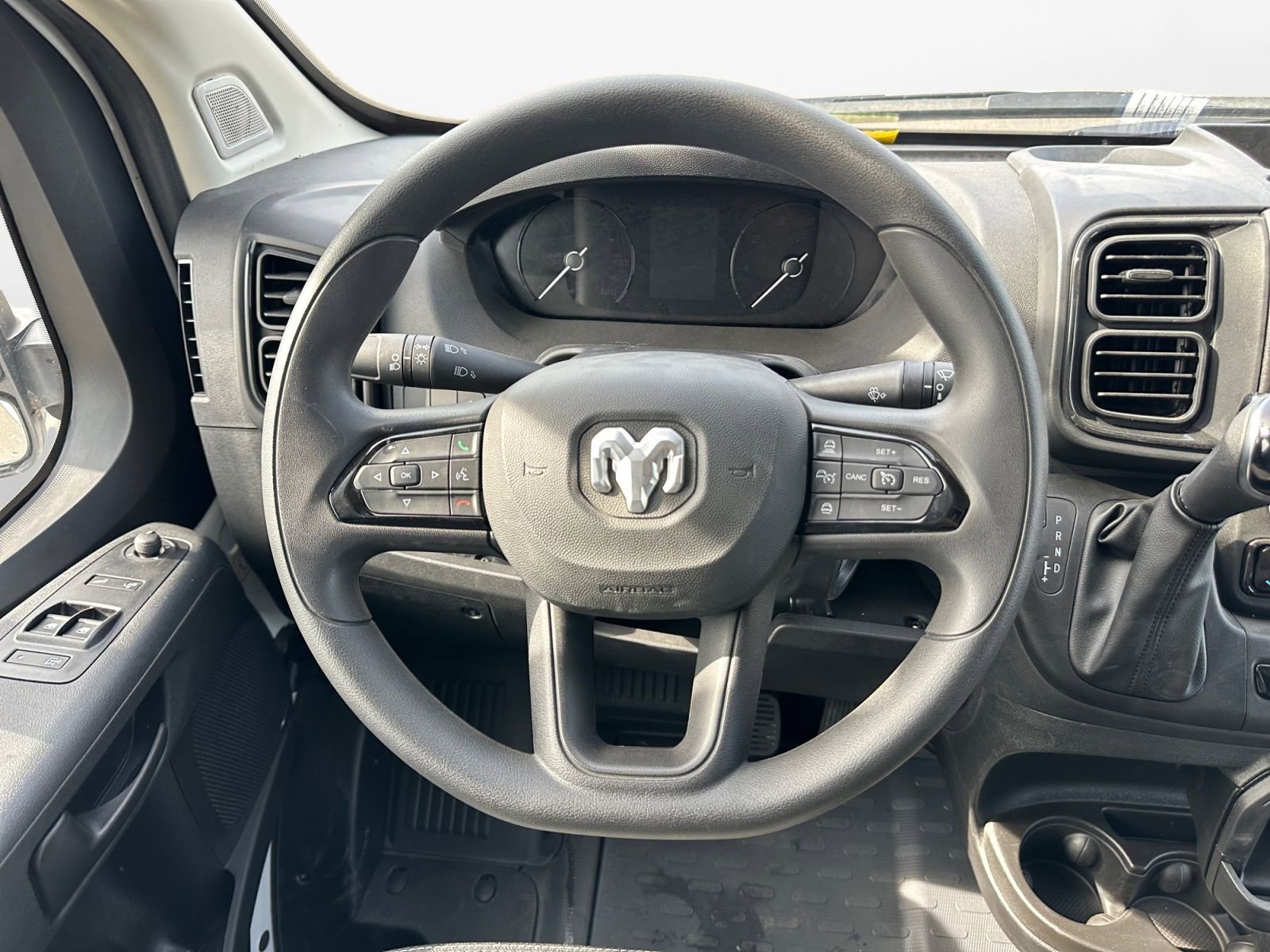 Used 2025 RAM ProMaster 2500 w/ Convenience Group image 12